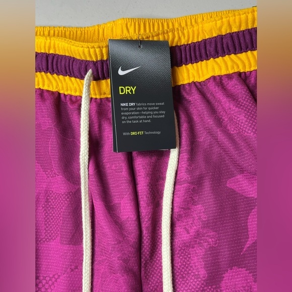 NWT Nike Dri-Fit Red Basketball Mesh Performance Athletic Shorts Red Large & XL - Picture 3 of 13